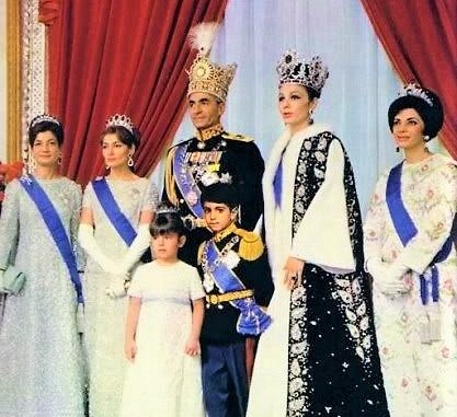 Mohammad_Pahlavi_Coronation-417x381.jpg